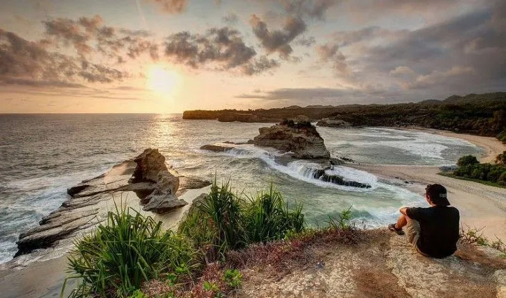 pantai klayar pacitan 