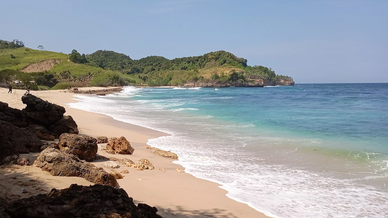 pantai di tulungagung